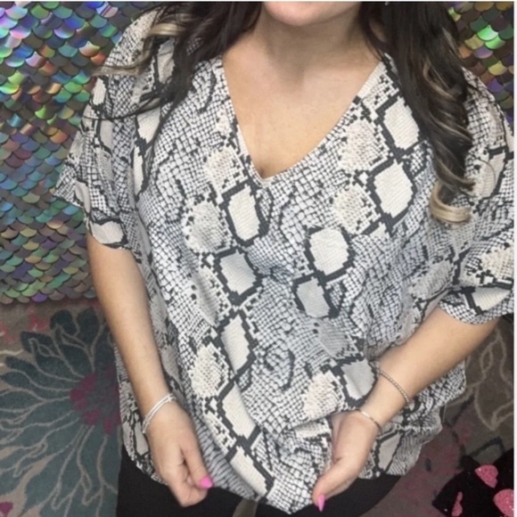JODIFL Tops - Jodifl Snake Print Oversized Blouse
